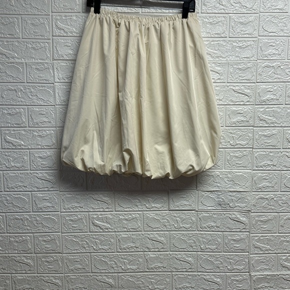 Self contrast size medium skirt - Picture 2 of 3
